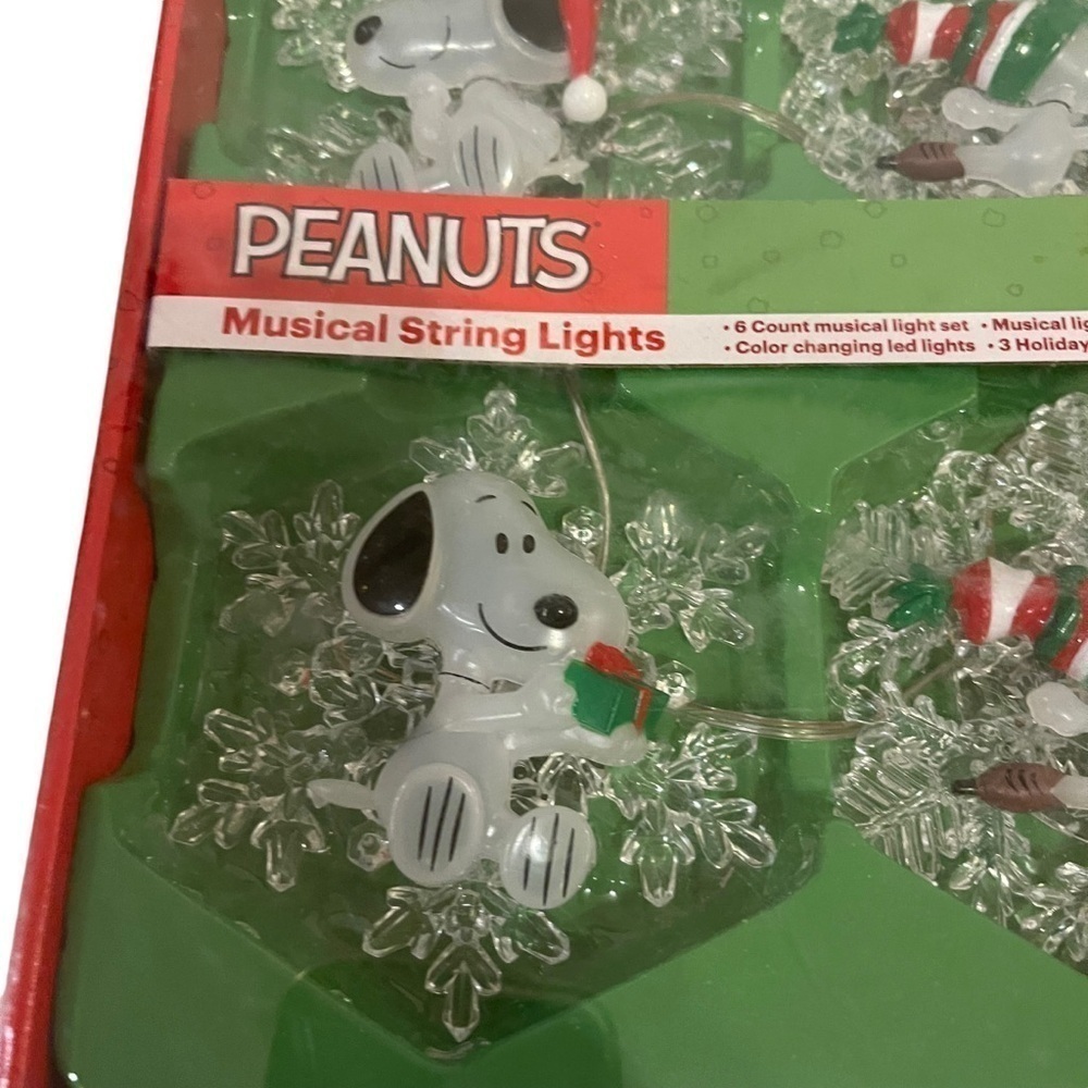 NIB PEANUTS Charlie Brown Snoopy Christmas Musical String Lights - Picture 2 of 4
